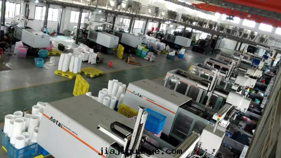 大(dà)型注塑機(jī)的(de)分(fēn)類(lèi)